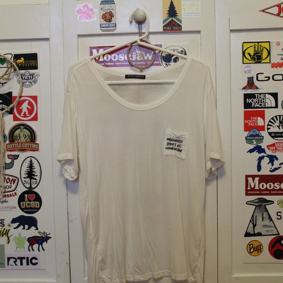 Brandy Melville Graphic Tee - Picture 1 of 4